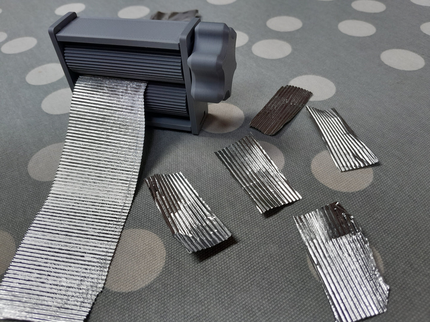 Corrugated iron maker for Model Railways / Diarama (4mm scale, 1:76, 00 gauge)
